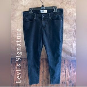 Levi’s Denizen “The Skinny” Jeans-Black/dark wash-Mid rise-Women’s 12M-NWT